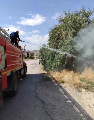 Van’da bahçedeki yangın söndürüldü
