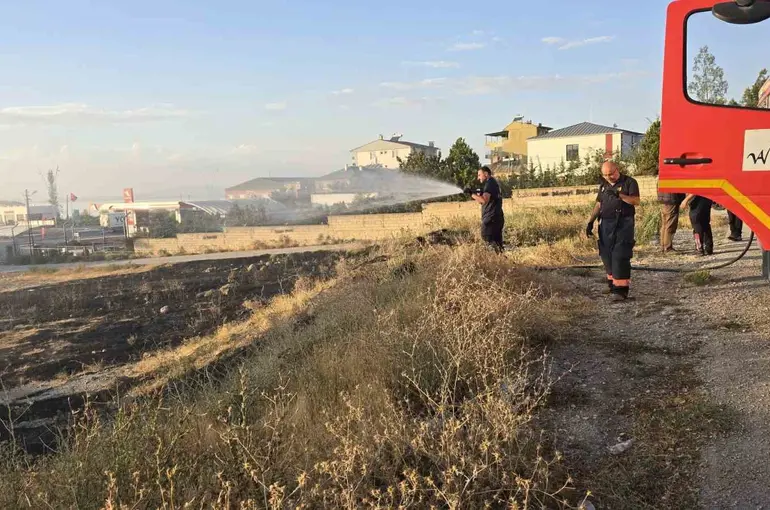 Van’da örtü üstü yangını
