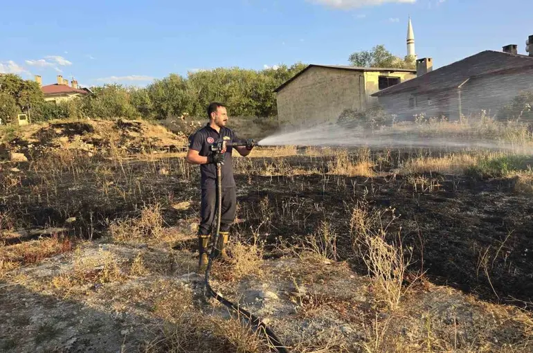 Van’da örtü üstü yangını
