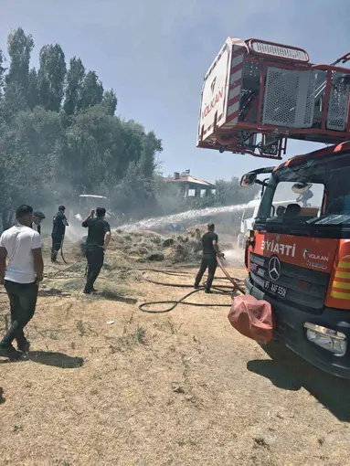 Van’da ot yangını
