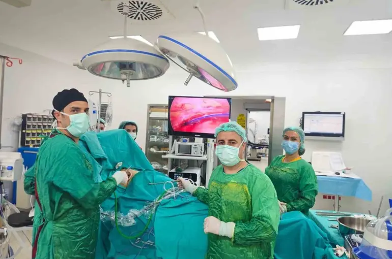Video yardımlı toraks cerrahisi (VATS) tekniği akciğer kanserinde başarıyla gerçekleştiriliyor
