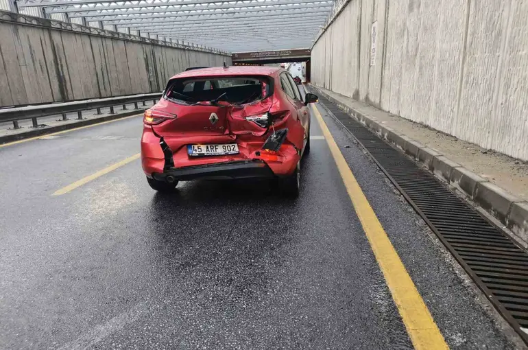Yağış kazaları da beraberinde getirdi
