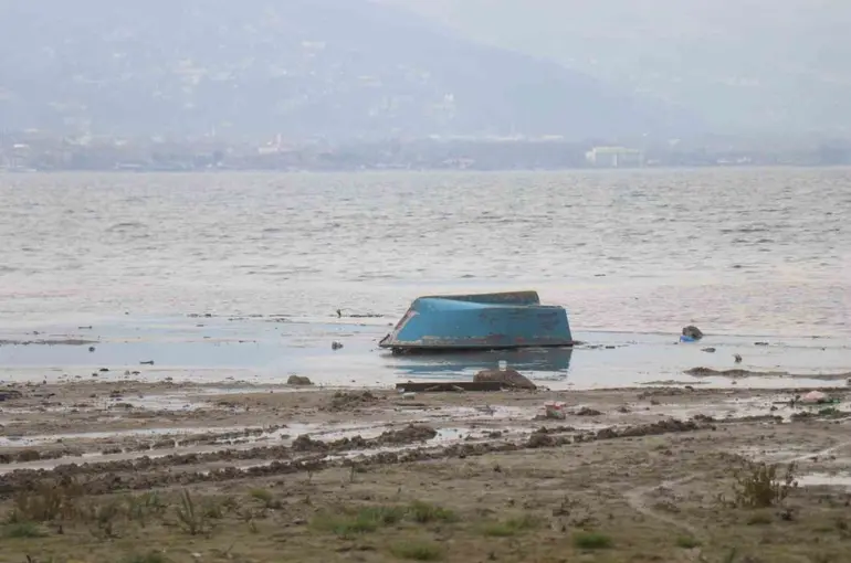 Yağışlar Sapanca Gölü’nde seviyeyi artırdı ancak risk hala devam ediyor
