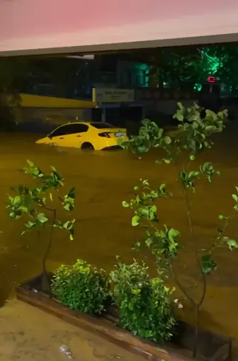 Yalova’da sağanakta dereler taştı, araçlar suda sürüklendi
