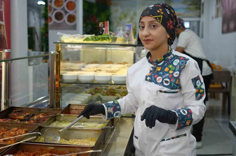 ’Yapamazsın’ diyenlere aldırış etmedi, 19 yaşında kendi işini kurdu
