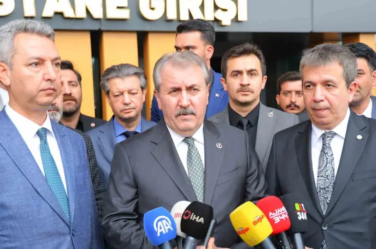 Yaralı öğrencileri ziyaret eden BBP lideri Destici’den ’aile’ vurgusu