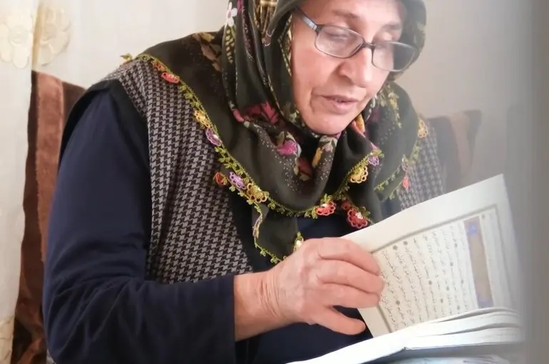 Yaşadığı mezrada ezan sesi duyan kadın: "Sanki burada yeniden hayat başladı"
