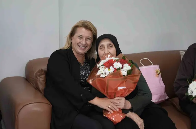 Yaşlılar gününde anlamlı ziyaret
