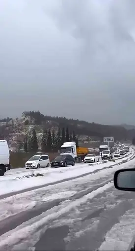 Yatağan-Milas kara yolu dolu yağışı sonrası beyaza büründü
