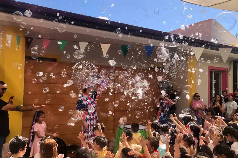 Yatağan’da okul heyecanı balon şovla renklendi
