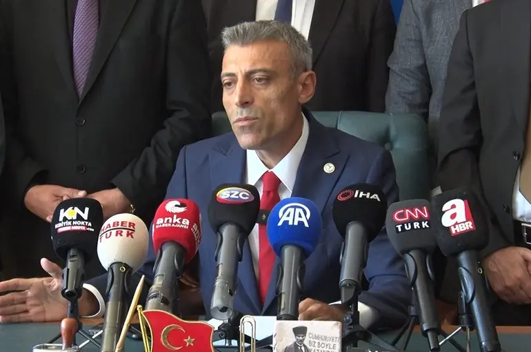 Yenilik Partisi’nden YENİ Parti’ye isim krizi için 3 Ekim’e kadar süre
