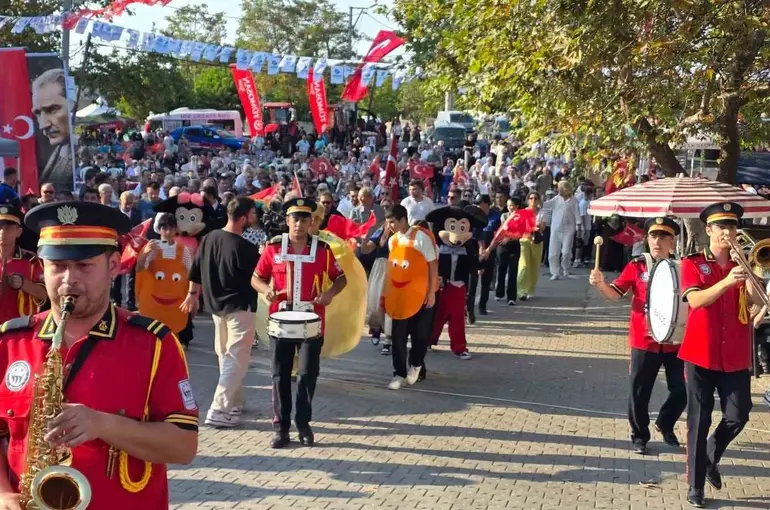 Yeşilçomlu Kavun Festivali bölge üreticisine pazar oluşturuyor
