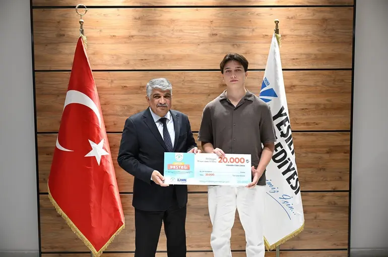 Yeşilyurt Belediyesi’nden YKS derecesi yapan 31 öğrenciye başarı ödülü

