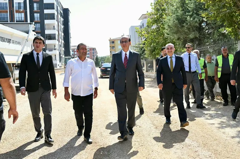 Yeşilyurt’ta asfalt seferberliği sürüyor
