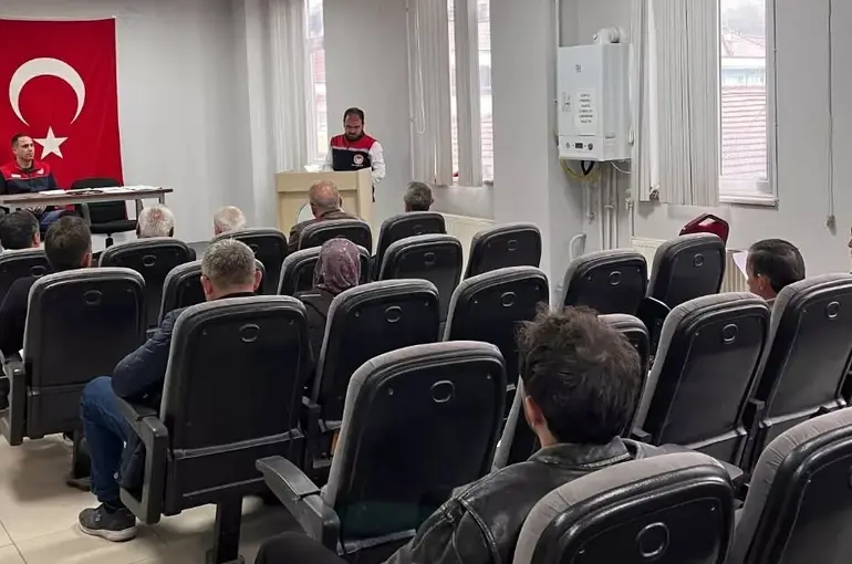 Yığılca’da kanatlı yetiştiricilerine yönetmelik bilgilendirmesi
