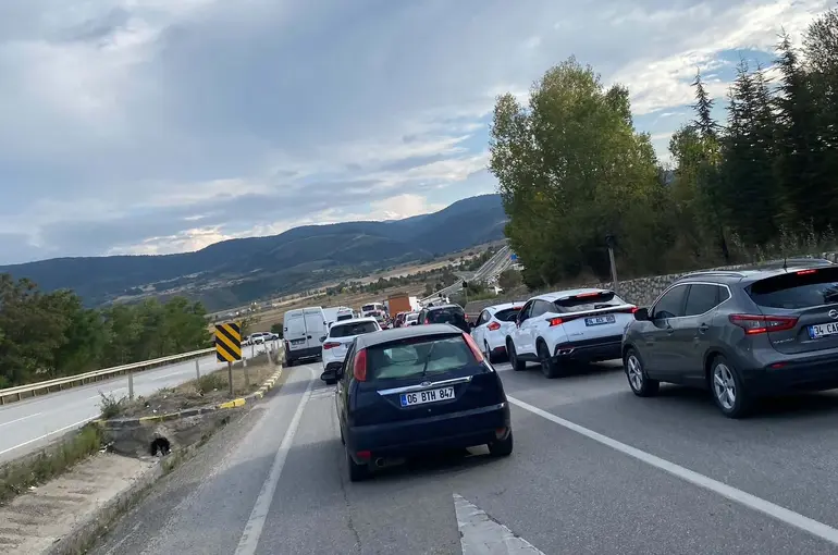 Yol çalışması 21 ilin geçiş noktasını kilitledi
