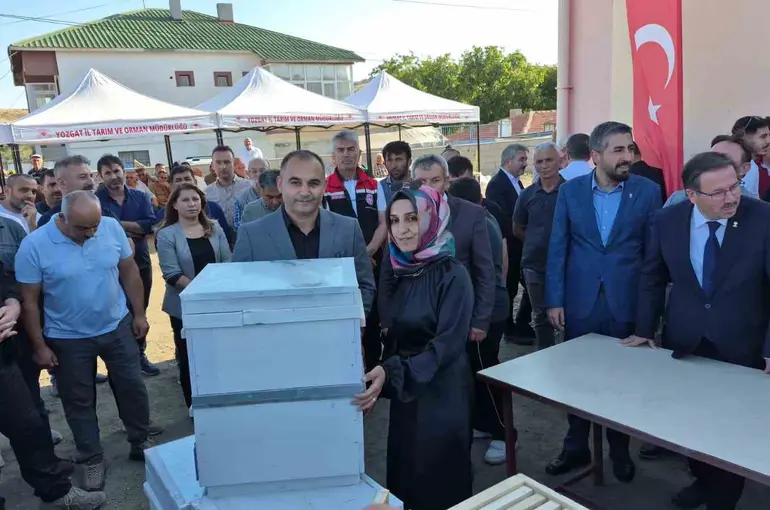 Yozgat’ta arıcılara hibe destekli kovan dağıtımı yapıldı

