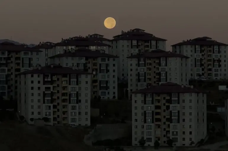 Yüksekova’da dolunay görsel şölen yaşattı
