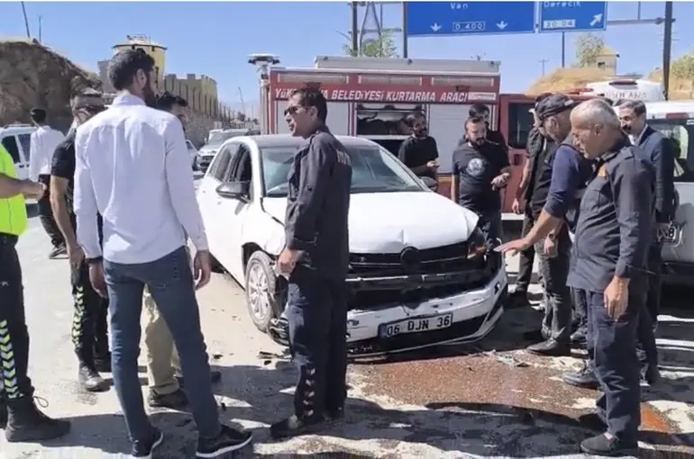 Yüksekova’da trafik kazası: 2 yaralı
