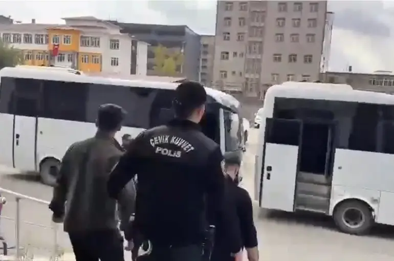 Yüksekova’da yasa dışı bahis operasyonu: 46 gözaltı
