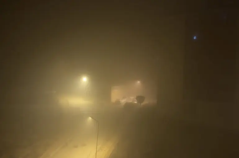 Yüksekova’da yoğun sis: Görüş mesafesi 10 metreye düştü
