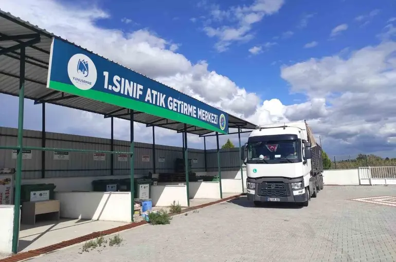 Yunusemre’de 3 bin 200 kilogram ilaç toprağı zehirlemeden imha edildi
