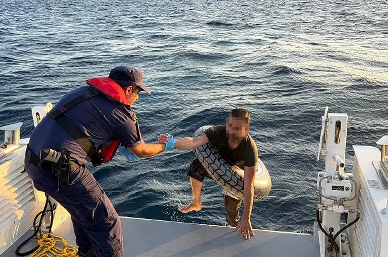 Yüzerek Yunanistan’a geçmeye çalıştı
