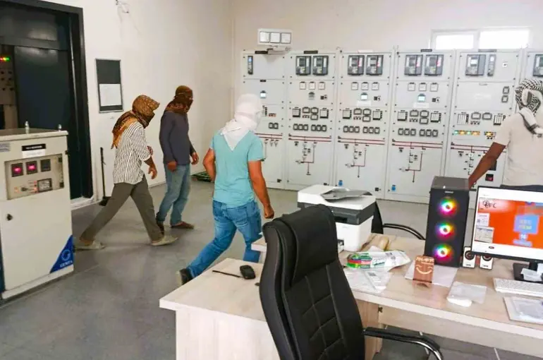 Yüzü kapalı kişiler trafoya girdi, facianın eşiğinden dönüldü
