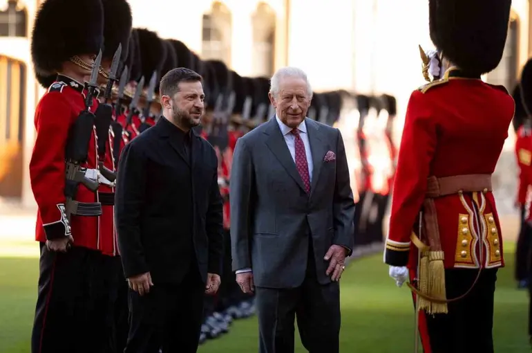 Zelenskiy, İngiltere’de Kral Charles tarafından resmi törenle karşılandı
