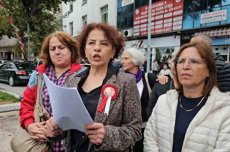 Zonguldak’ta CHP Merkez İlçe Kadın Kolları yöneticileri görevlerinden istifa etti
