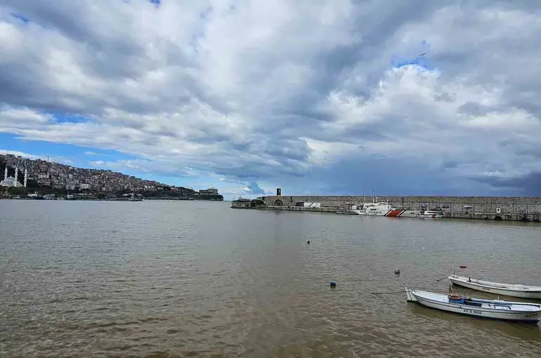 Zonguldak’ta liman çamura bulandı
