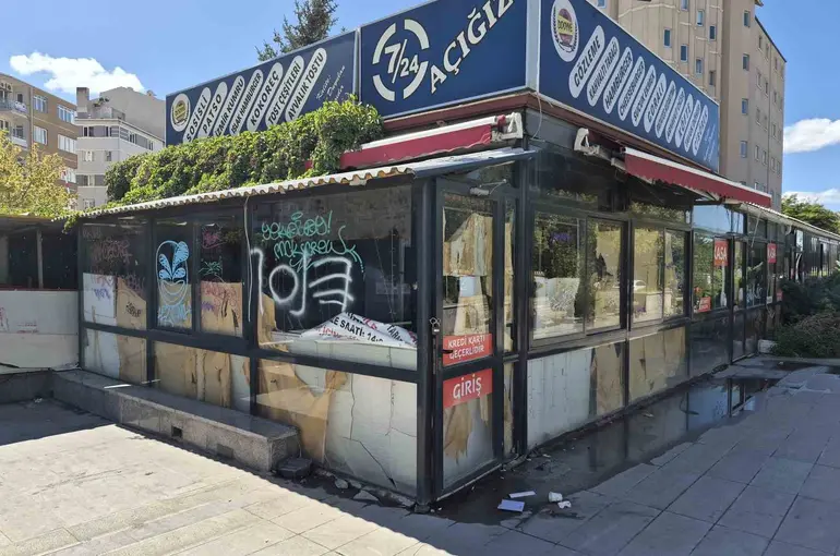 Zübeyde Hanım Bulvarı’ndaki atıl işletmeye zarar verildi
