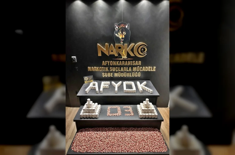 10 bine yakın uyuşturucu hapla yakalanan 3 kişi tutuklandı
