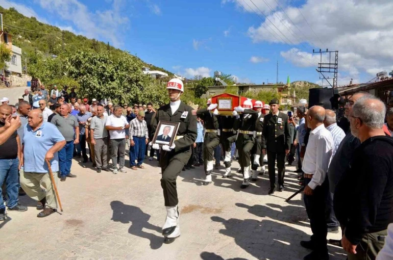 105 yaşında hayatını kaybeden Kore Gazisi son yolculuğuna uğurlandı