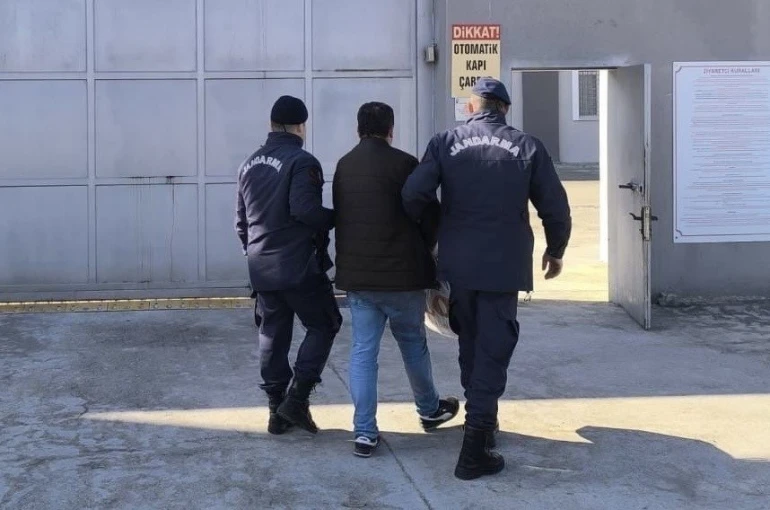 11 yıl ve 9 yıl hapisle aranan 2 hükümlü, jandarmadan kaçamadı