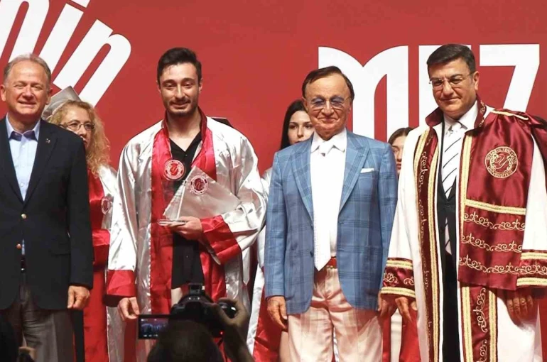 115 ülkeden öğrencisi bulunan üniversitede 3 bin 40 mezun sevinci