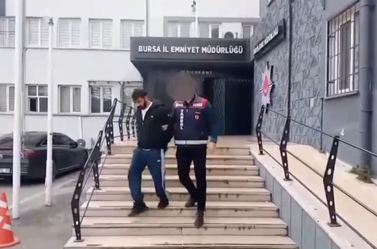 120 saatlik kamera incelemesi, dolandırıcının maskesini düşürdü
