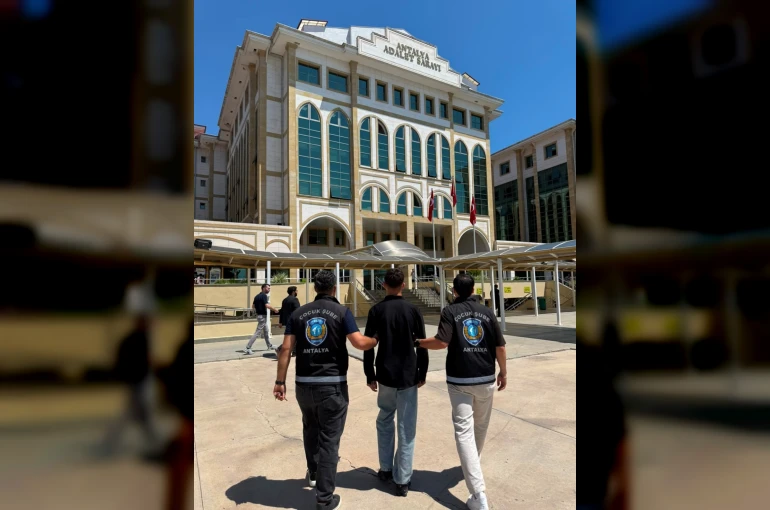 "12’den sonra Antalya’da devlet biziz’ diye paylaşım yaptı, gece operasyonuyla yakalandı
