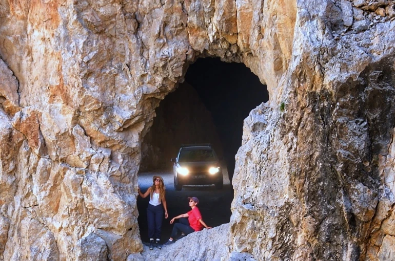 132 yılda yapılan Taş Yolu turistleri kendine çekiyor