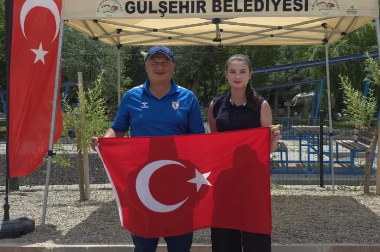 14 yaşındaki Sıla’dan Türkiye rekoru