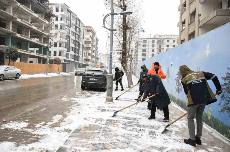 149 mahallede yol açma çalışmaları devam ediyor