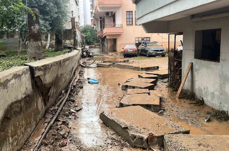 15 dakikalık yağmur Alanya’yı felç etti zararın boyutu ertesi gün ortaya çıktı