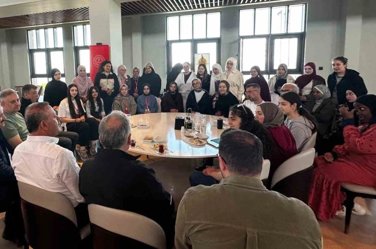 15 farklı ülkeden gelen öğrenciler, Ahlat Cumhurbaşkanlığı Külliyesi’nde ağırlandı