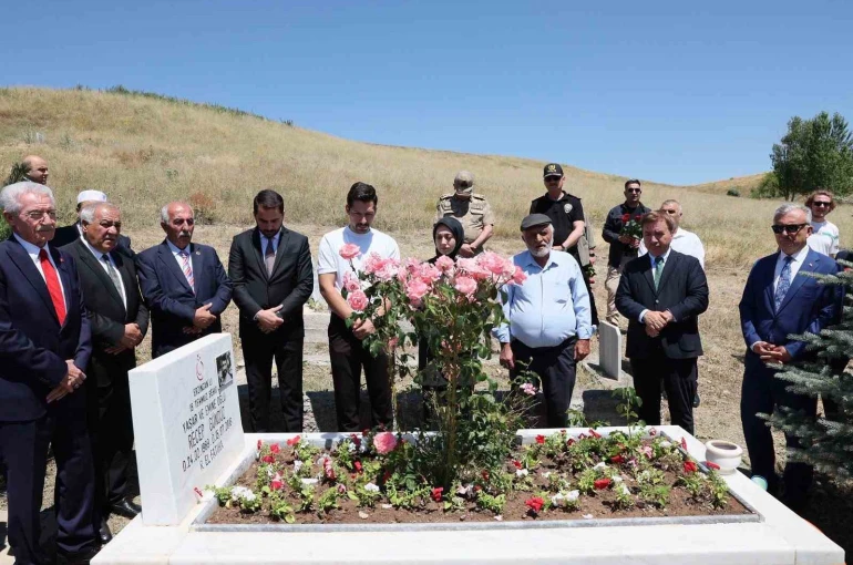 15 Temmuz şehidi Gündüz kabri başında dualarla anıldı