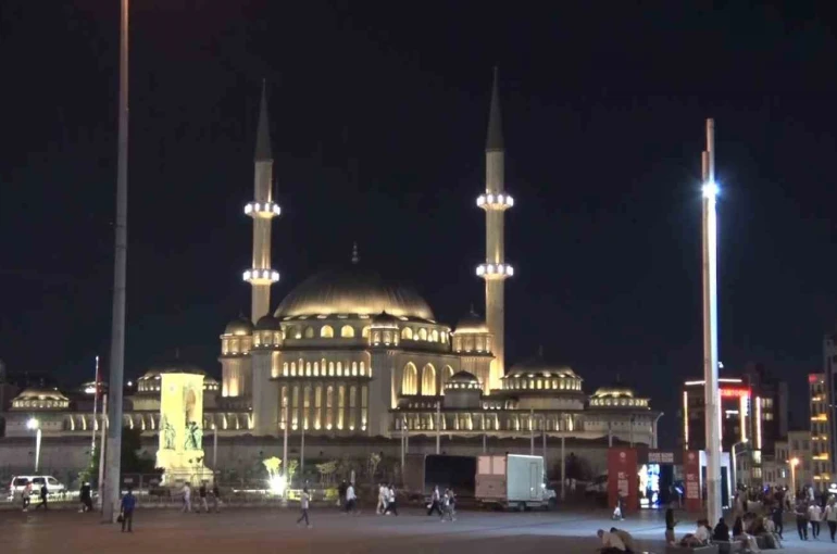 15 Temmuz’un 10. yıl dönümünde İstanbul’da camilerde sela okundu