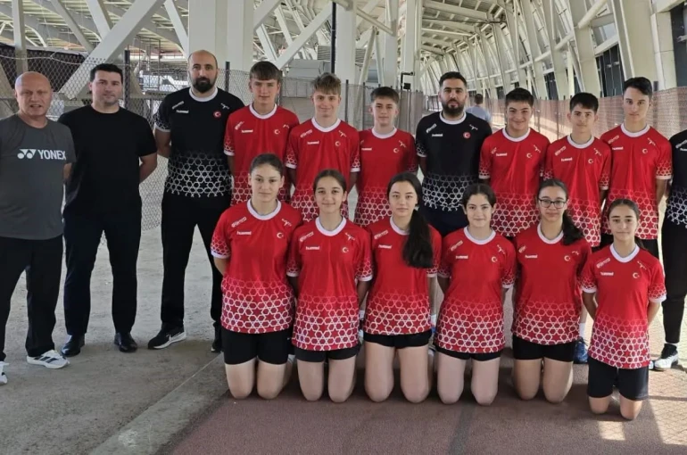 15 Yaş Altı Badminton Milli Takımı Erzincan’da kampa girdi