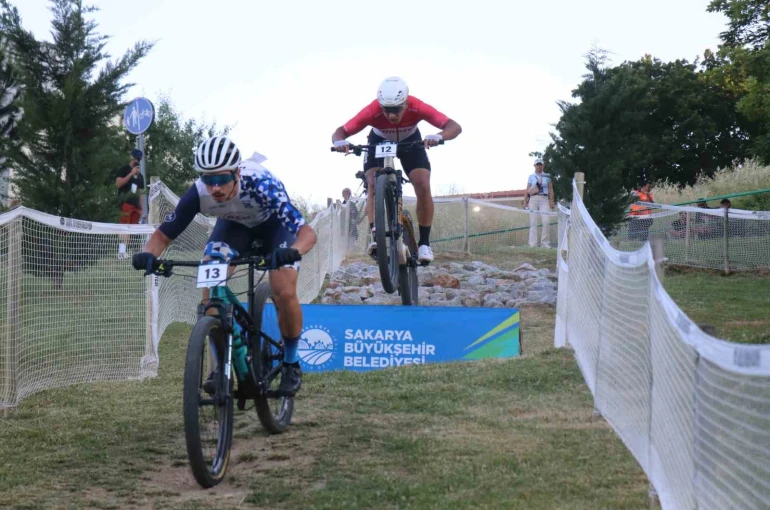 16 ülkeden 49 sporcu Sakarya’da Avrupa şampiyonluğu için pedal çevirdi