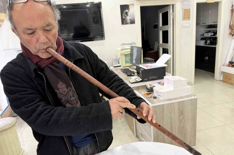165 yıllık kavalını, hayrat çeşmesi yapmak için satışa çıkardı