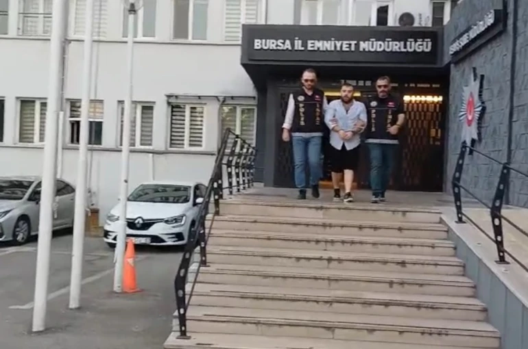 17 yıl hapis cezasıyla aranıyordu, bahçede saklanırken yakalandı