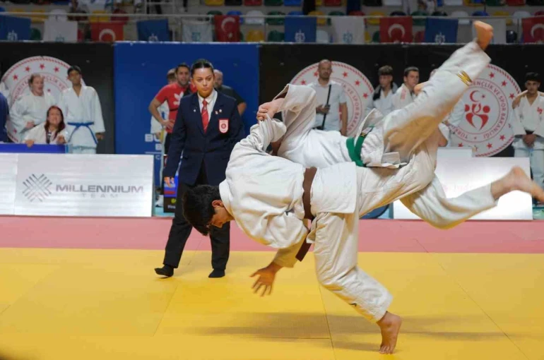 18 ülkeden bin 626 judocu Kocaeli’de tatamiye çıktı